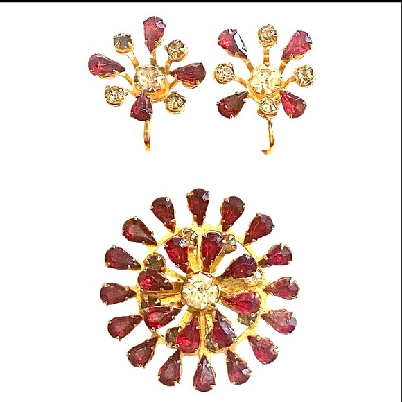 Vintage 1940s Red Burgundy Rhinestone Brooch Earrings Set Screw Back Bugbee - Picture 1 of 4